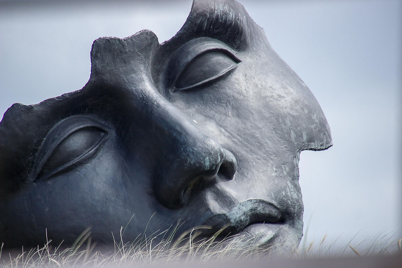 Portada del texto 'Edipo rey: de Tebas a la urbe digital' por Daniella Blejer