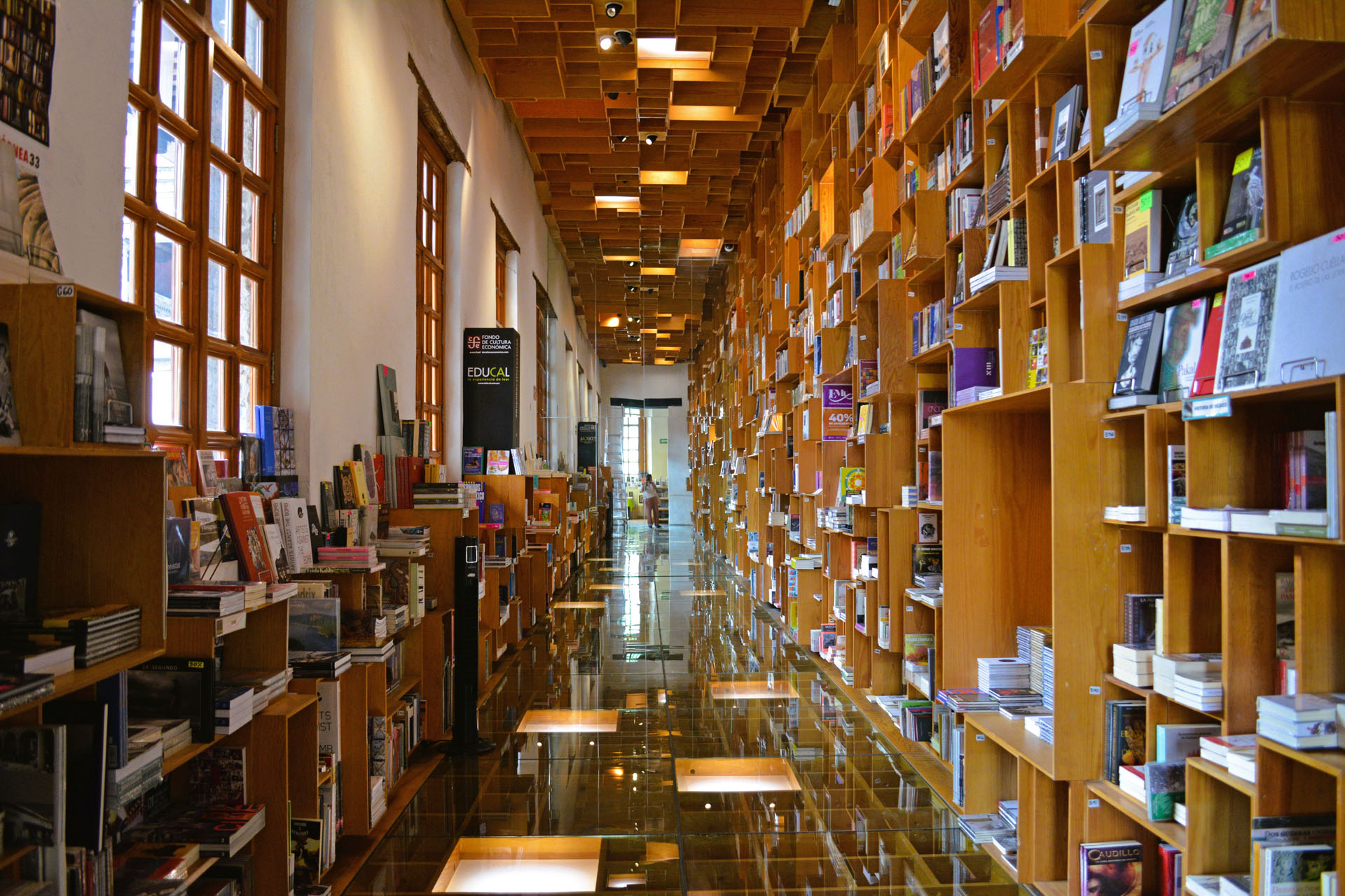 'Vender libros es vender universos' por Betty Bitter Bow