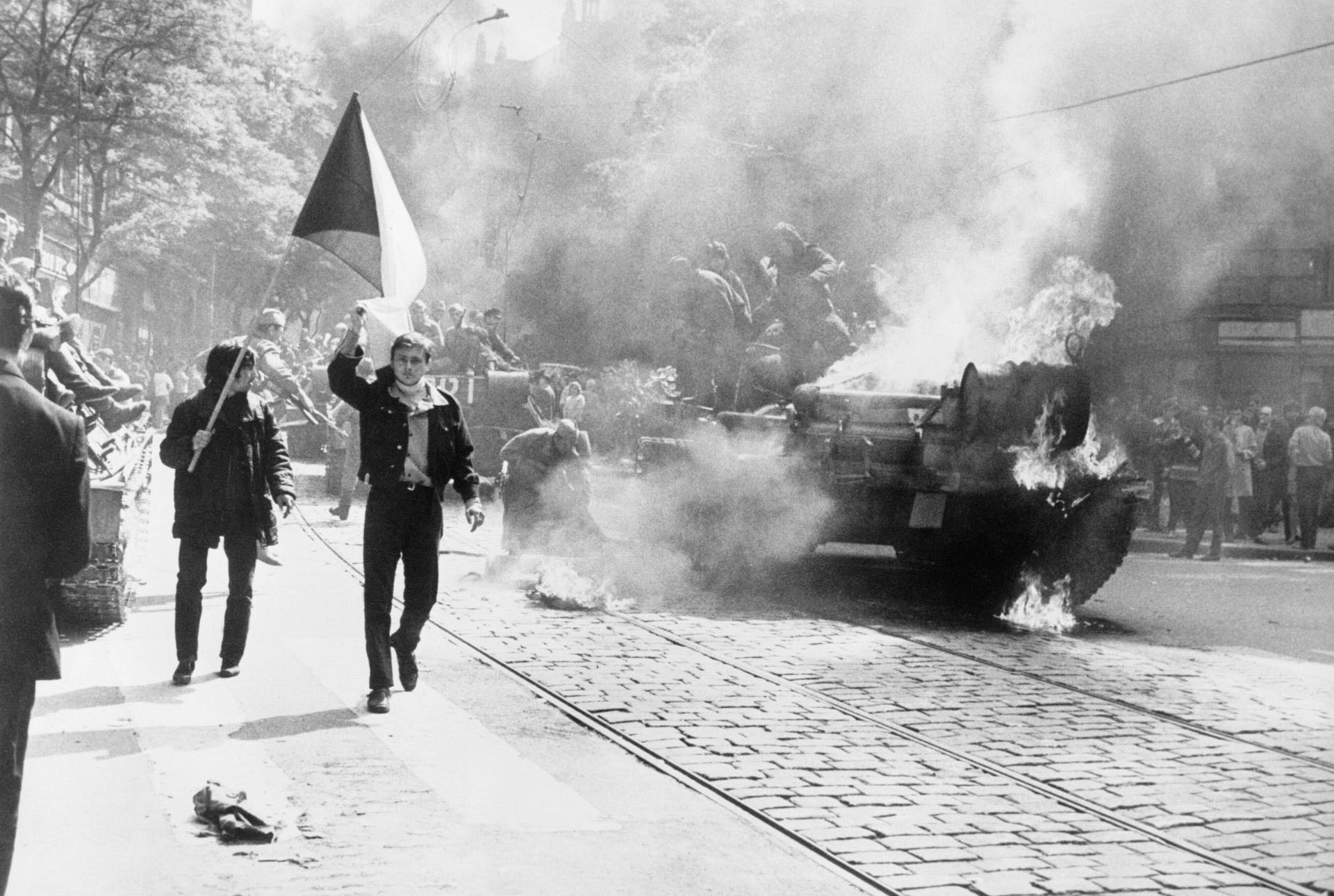 [mendoza_1_invasion_sovietica_praga]